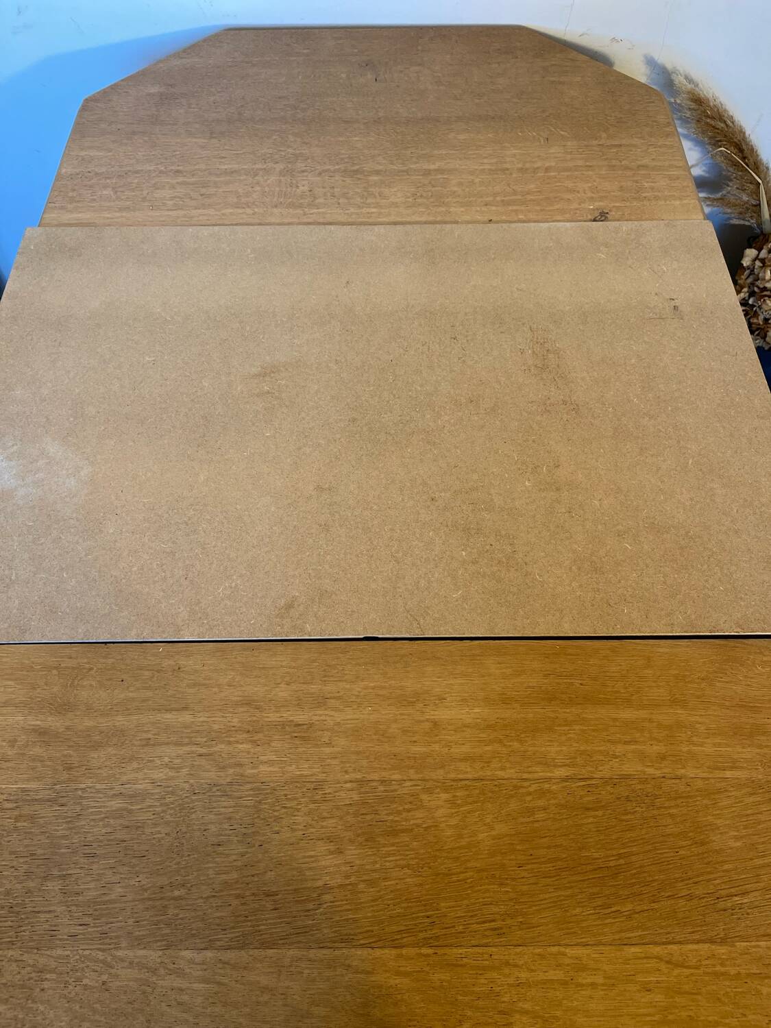 Extendable wooden art deco table for 4 to 8 people