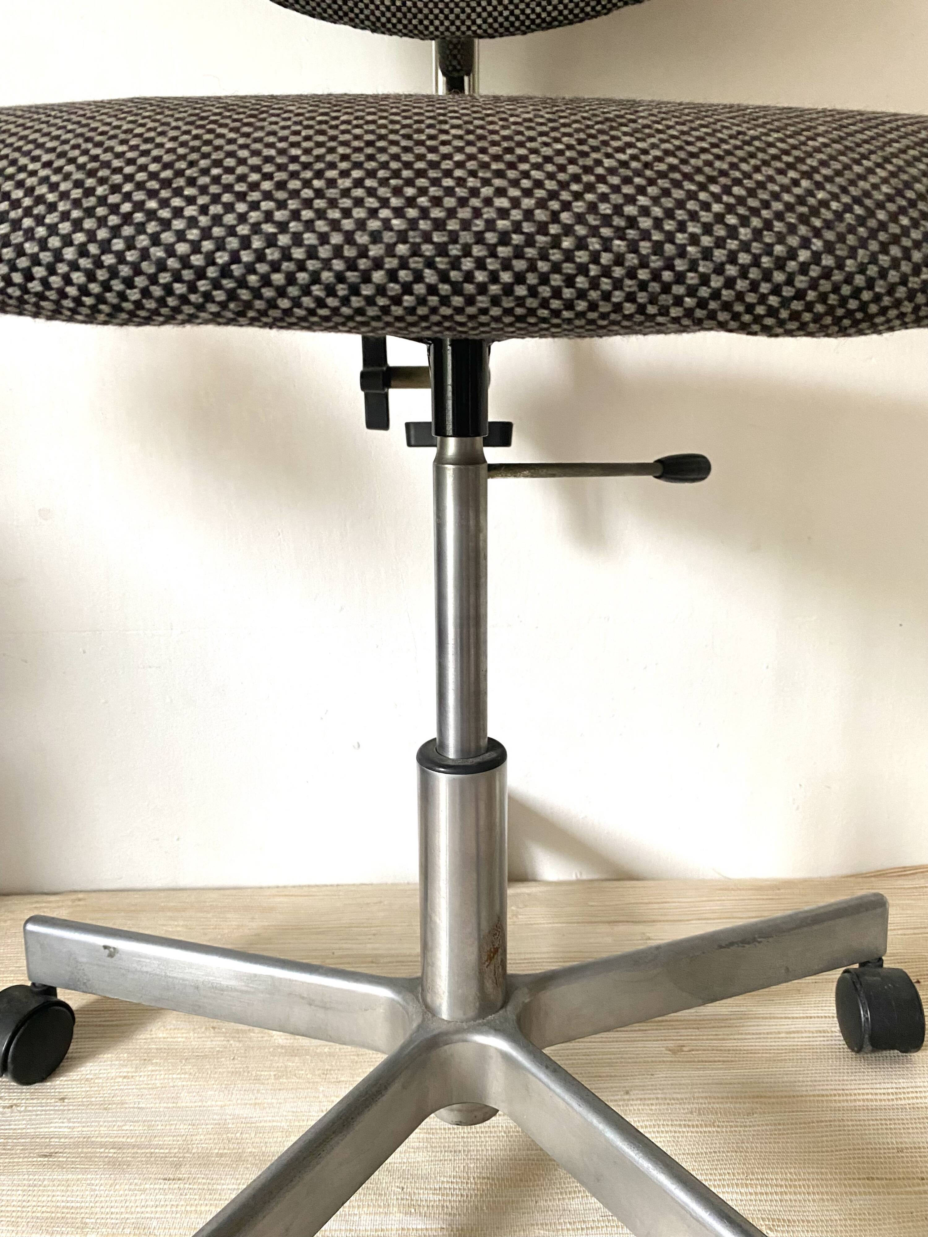Swivel vintage office chair, adjustable height