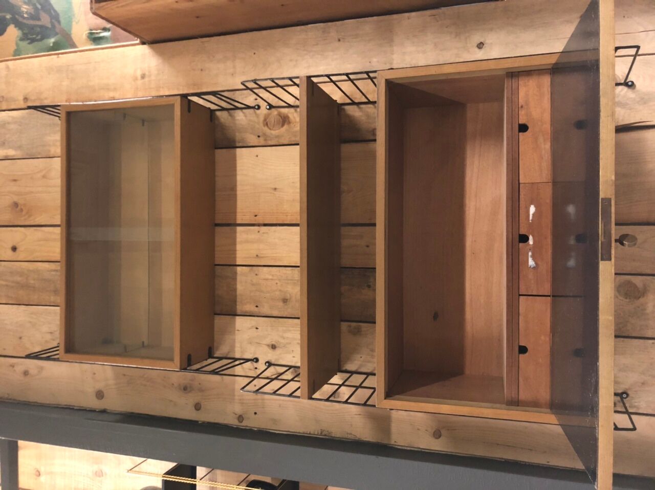 Wall unit ntrinning strinning shelf desk for string design