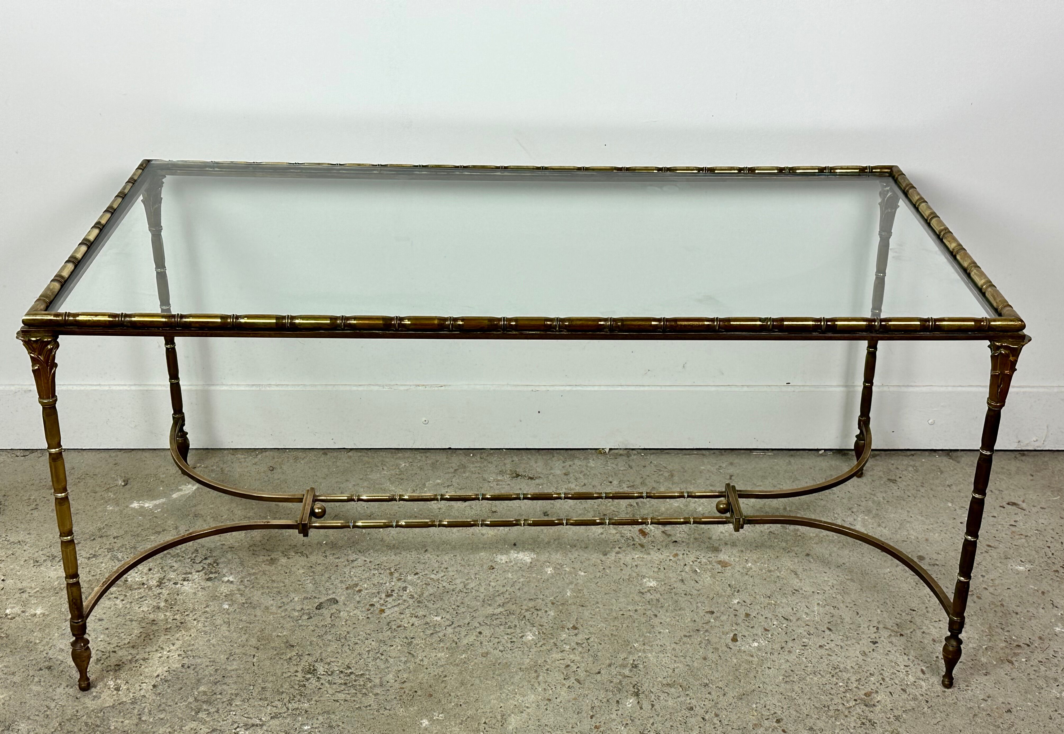 Table basse en bronze doré 1960