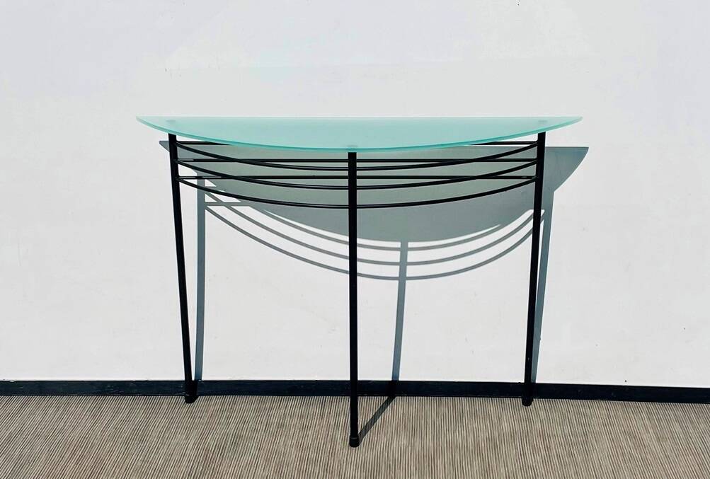 Console style Post-Modern. Vintage 90s.