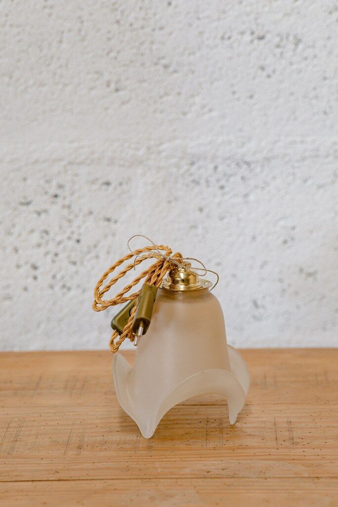 Opaque Tulip walking lamp