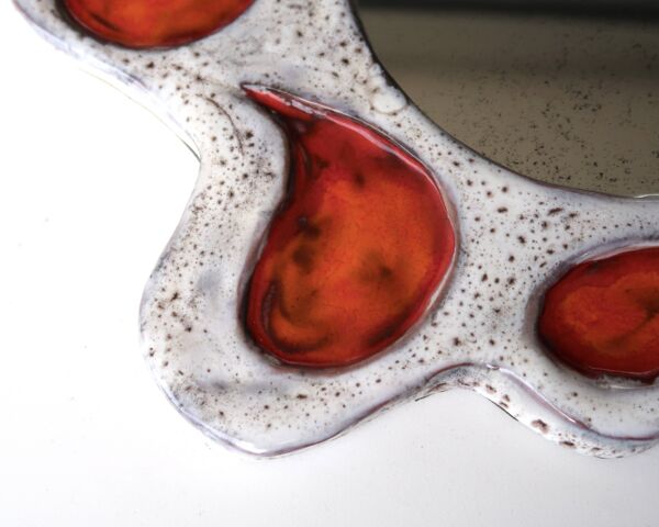 Miroir mural en céramique orange et gris, Vallauris années 60