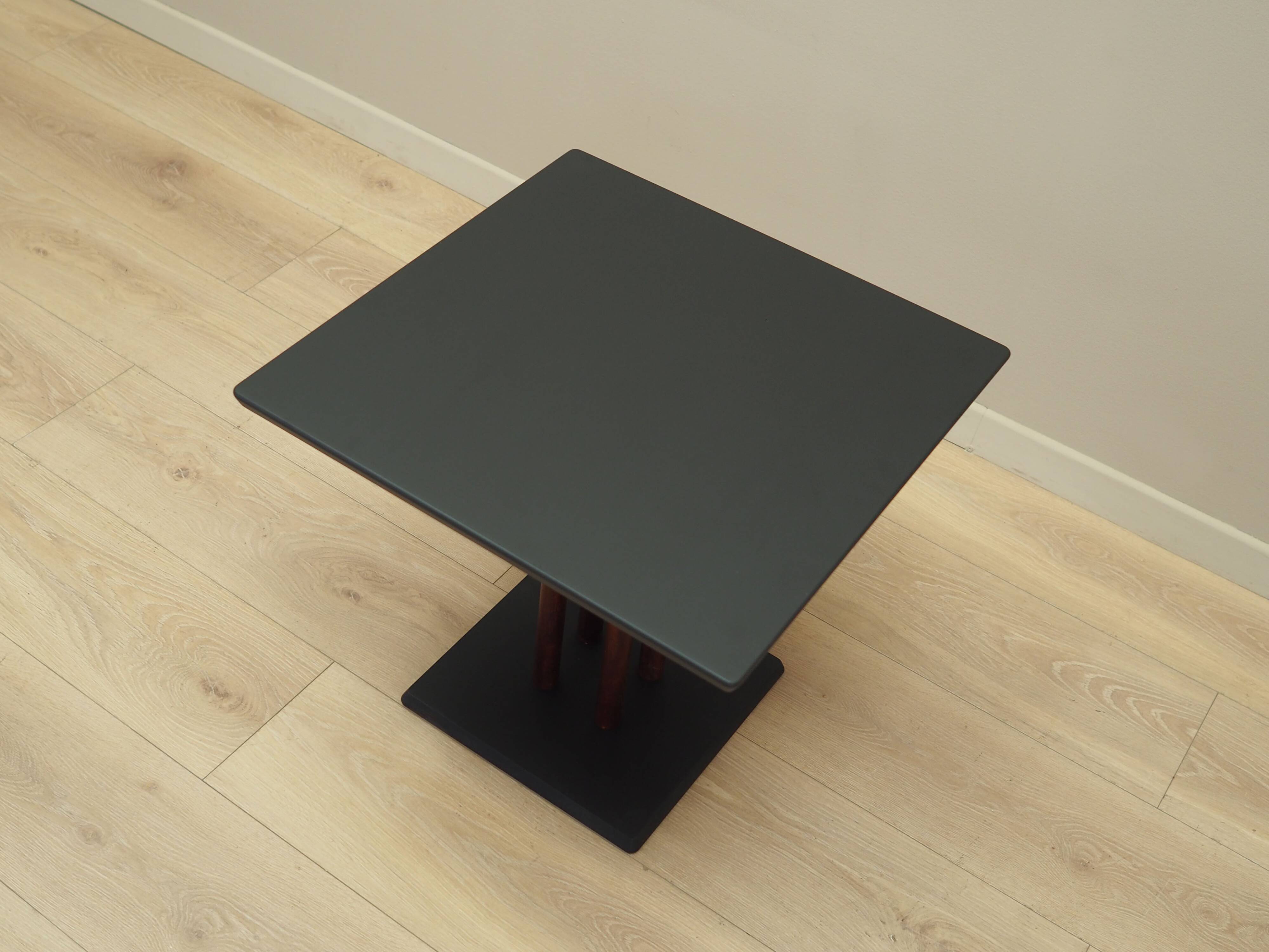 Table basse, design danois, années 1980, production : Danemark