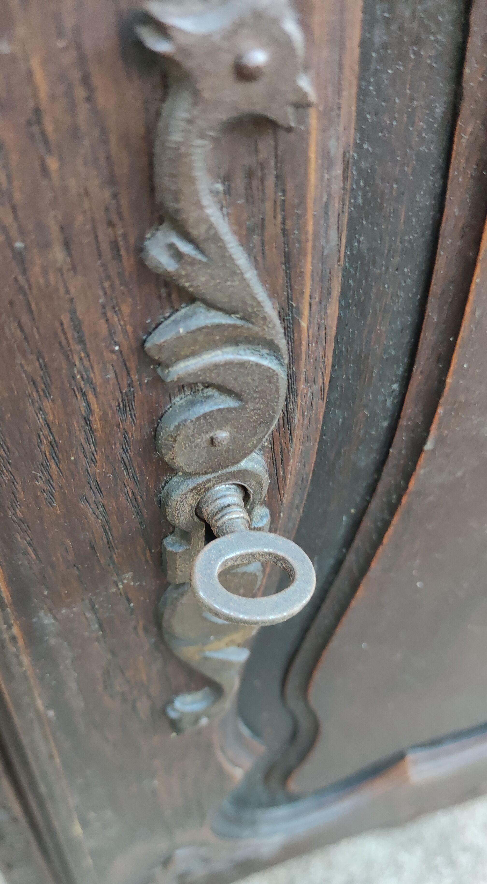 Neoclassical notch Louis XV style