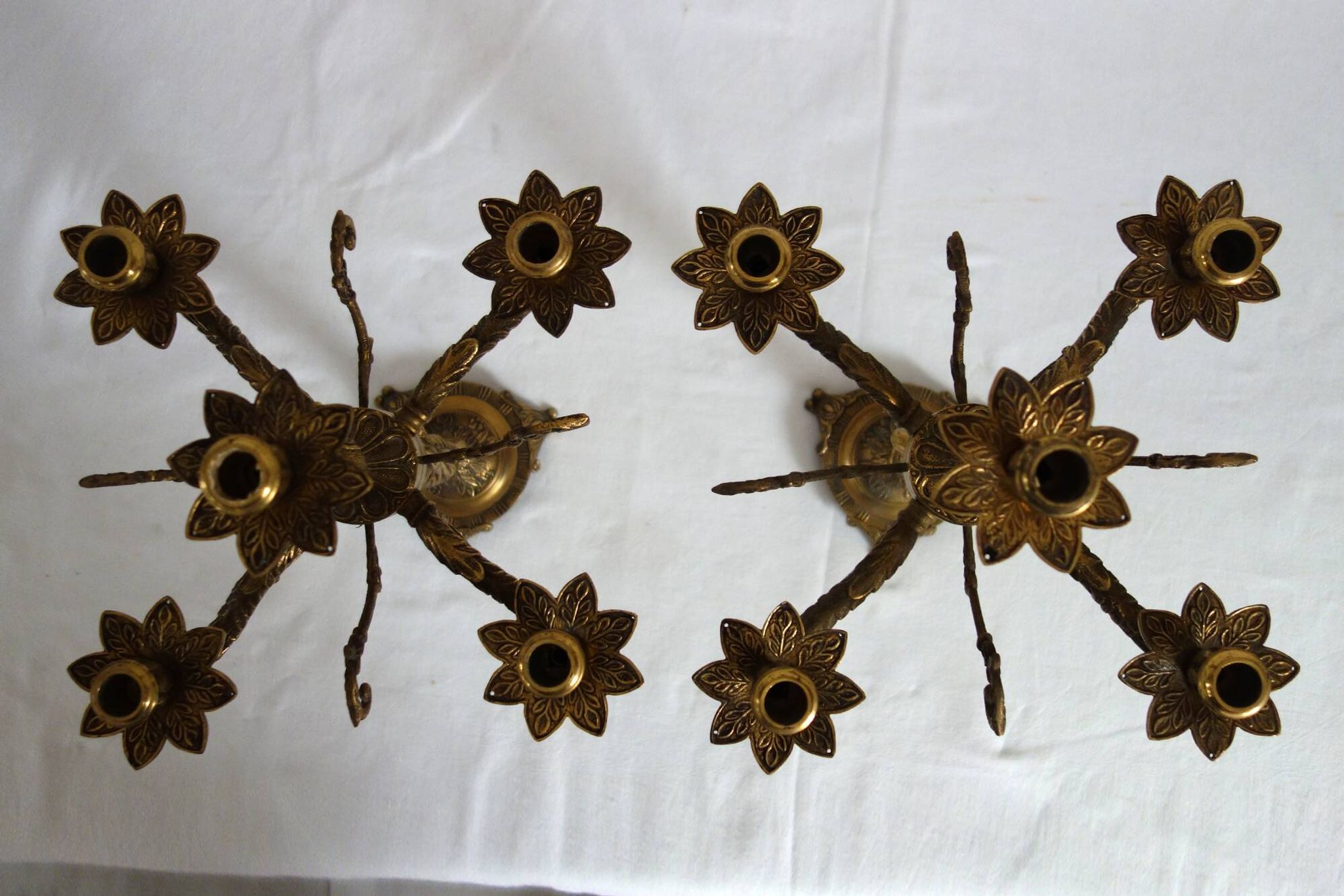 Paire de chandeliers chérubins en bronze doré début xxème