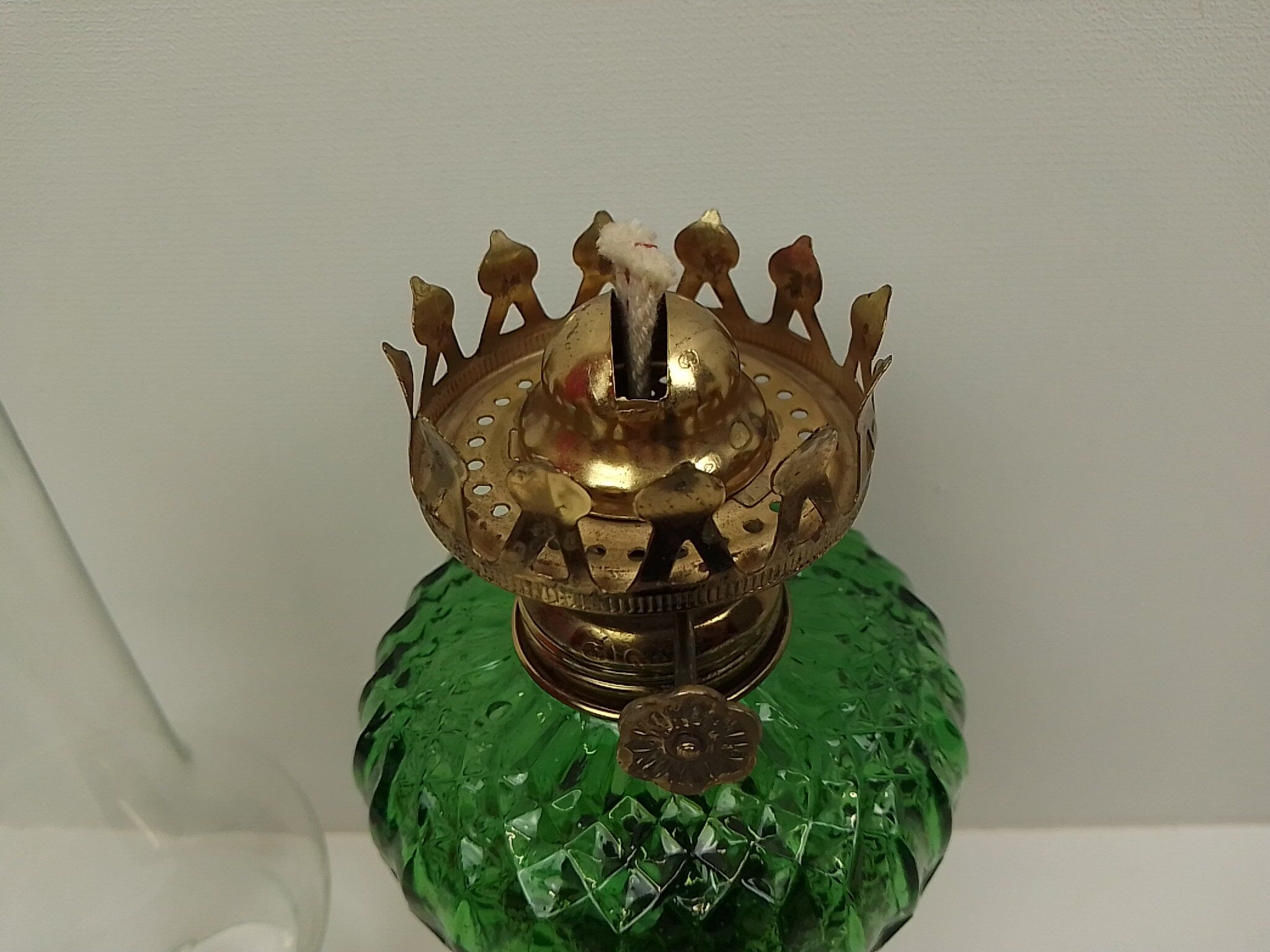 Green and transparent kerosene lamp in glass and metal 33 cm