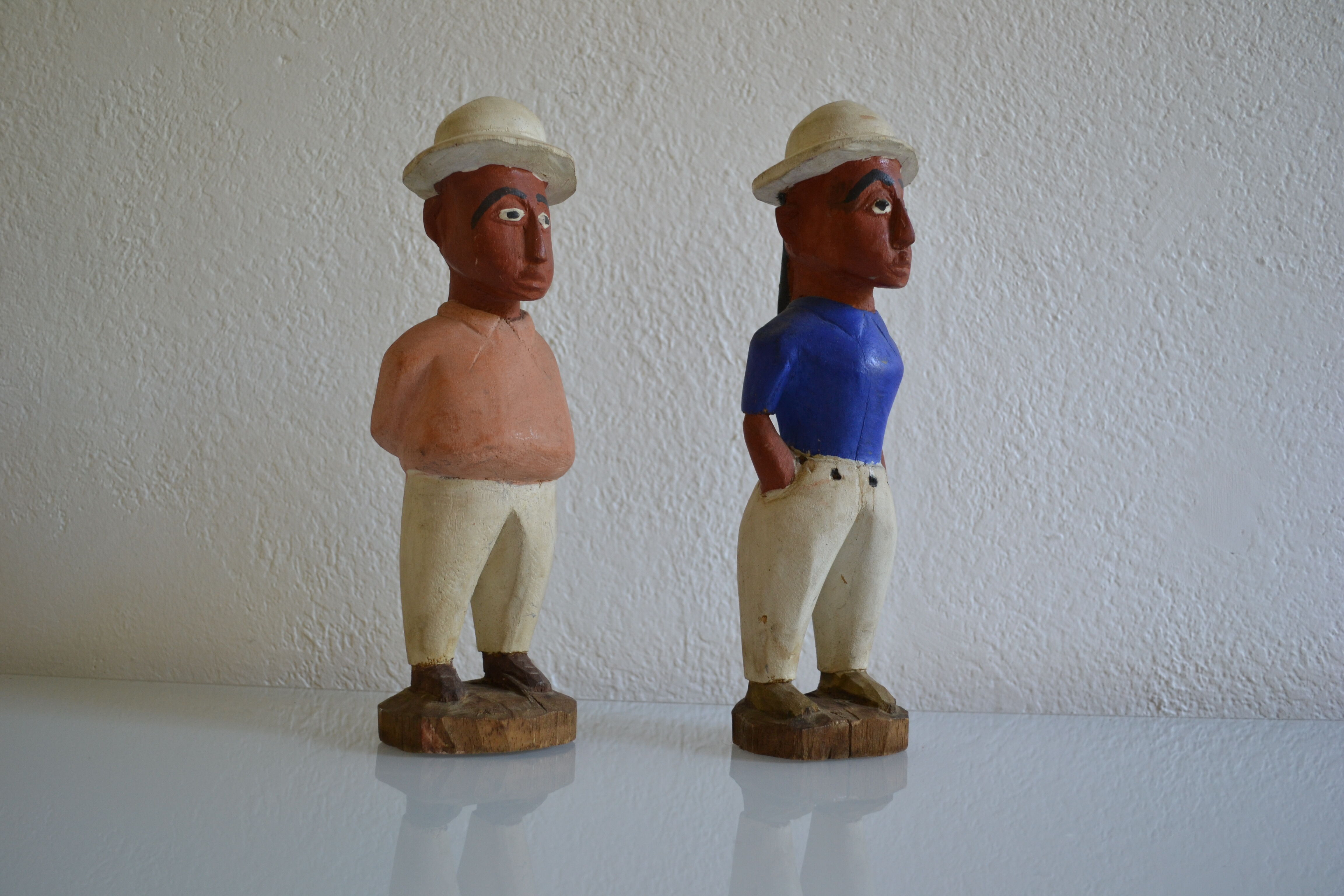 Couple of settlers African statuettes