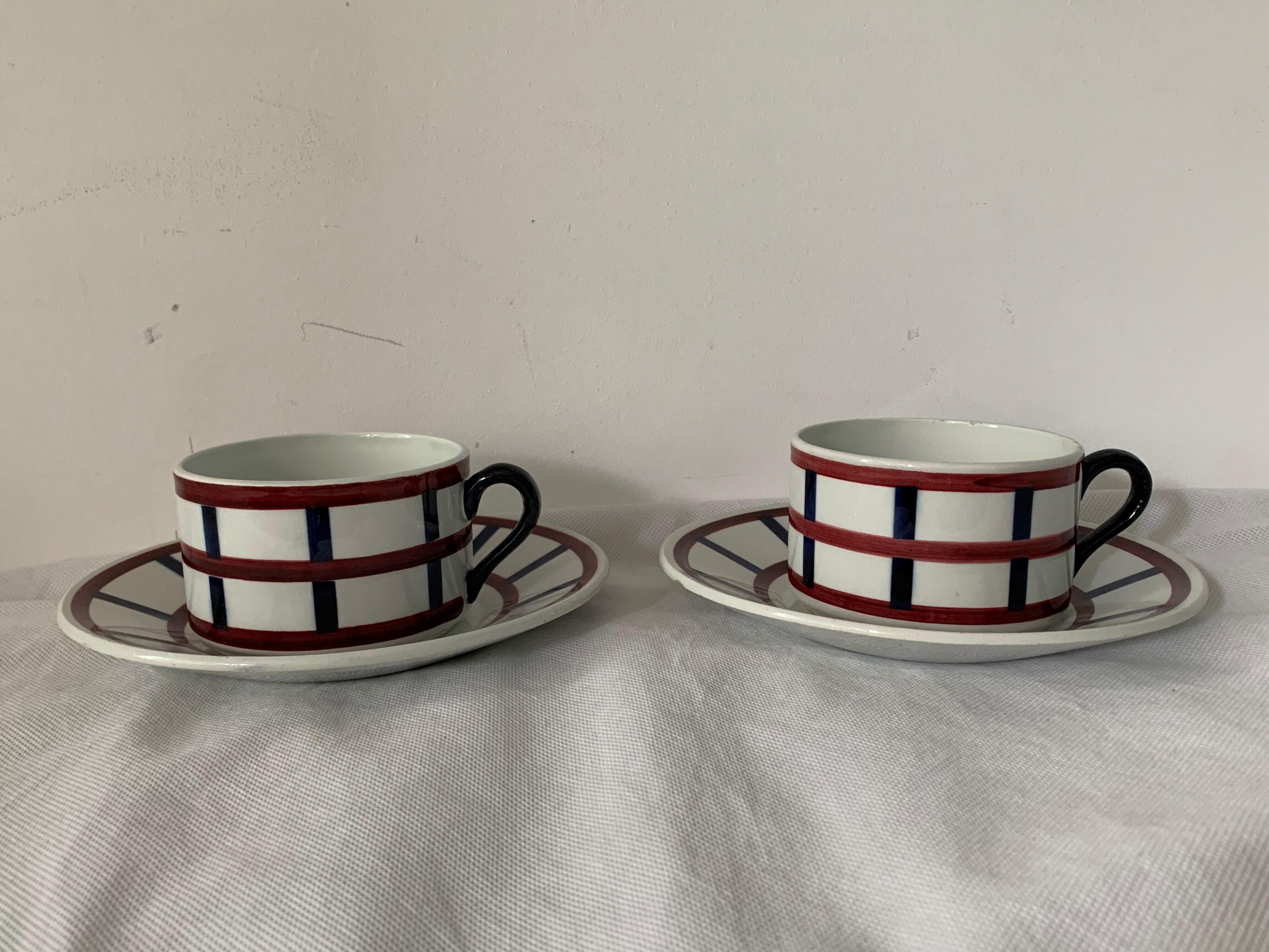 Pair of porcelain cups and cups Béarn HBCM Montereau