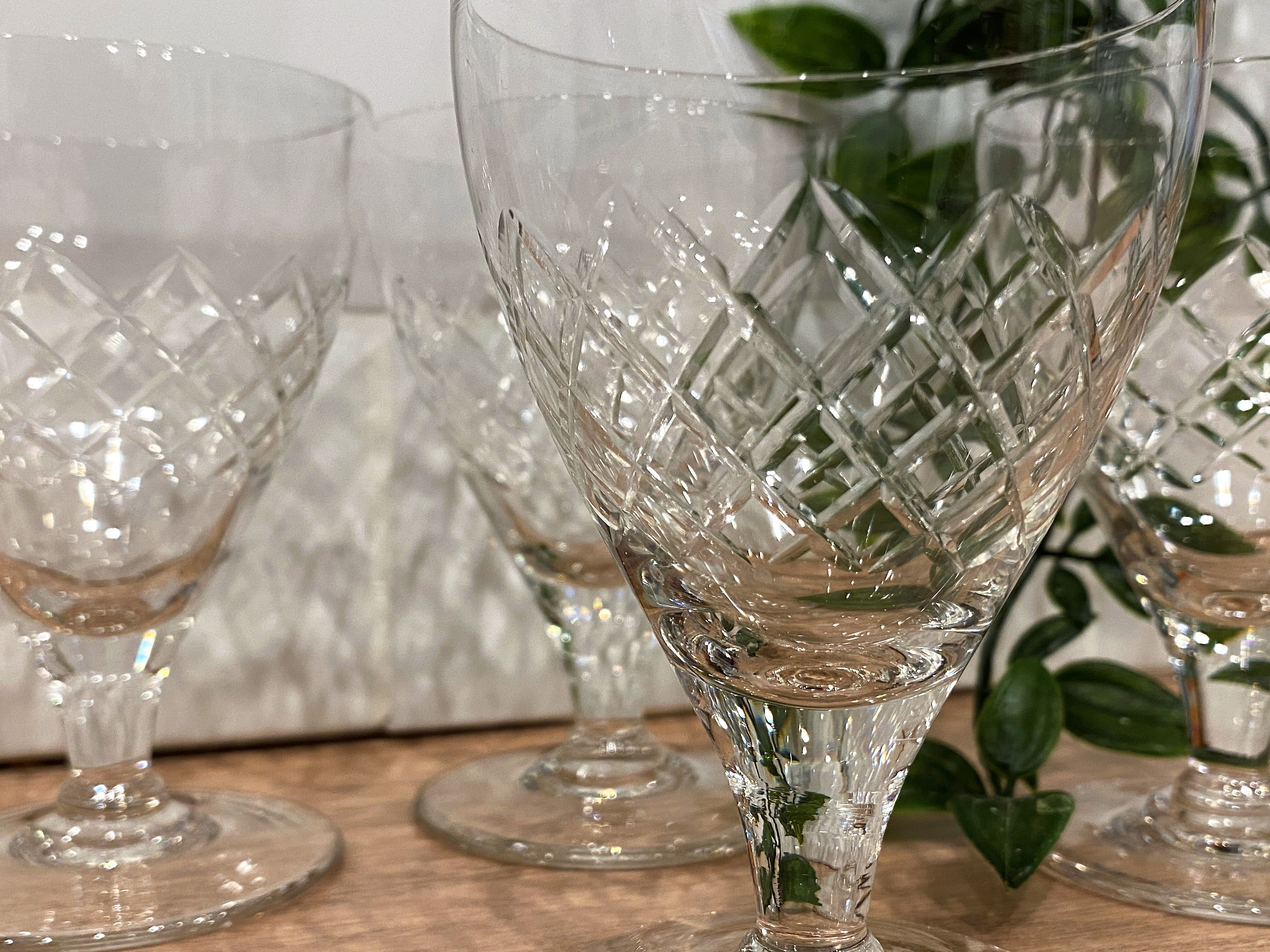 Set of 4 wine glasses in cut glass