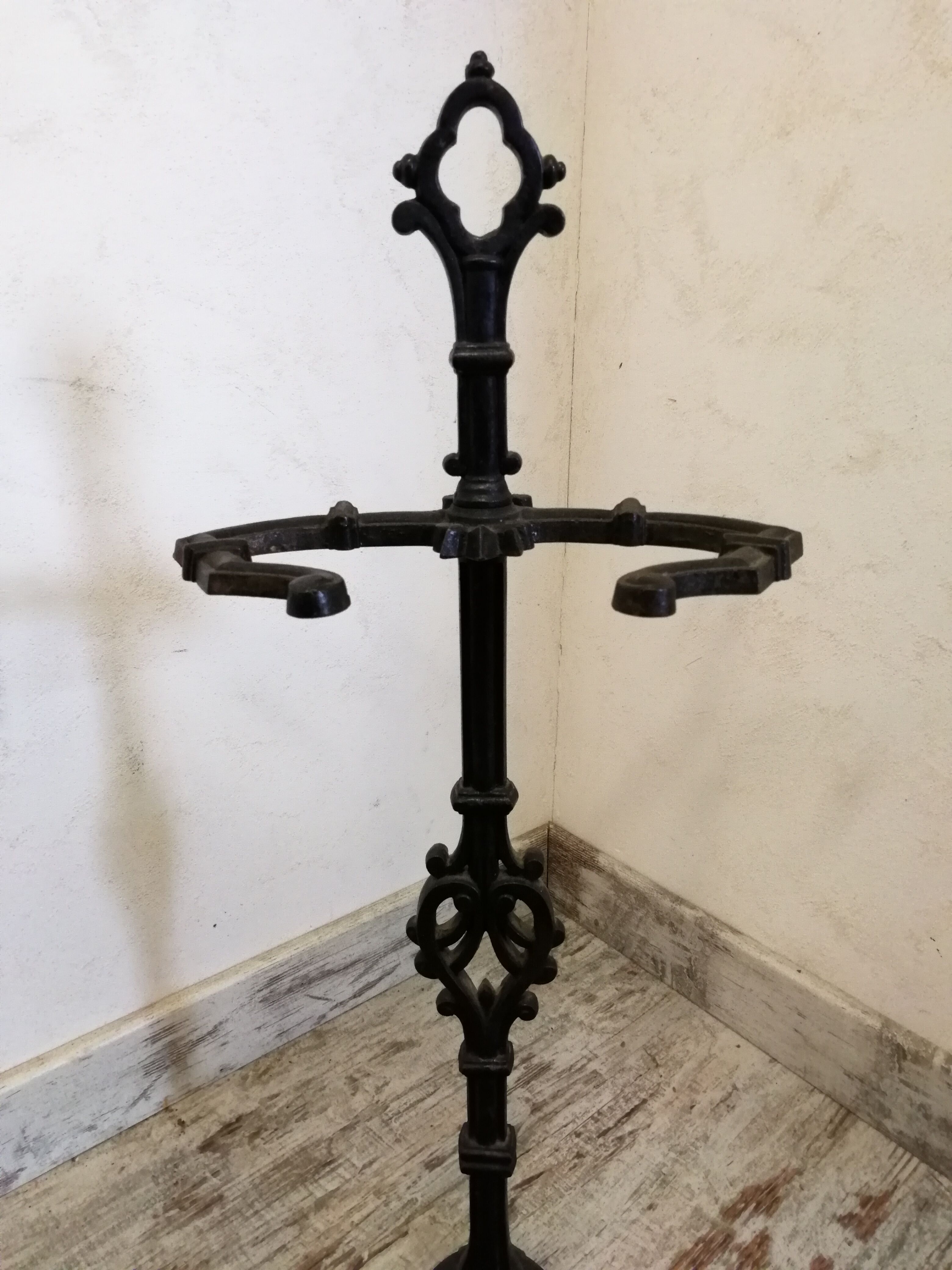 Cast iron umbrella stand