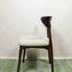 Chaise scandinave en bois et tissu écru