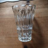 Ancien vase en verre moulé pressé