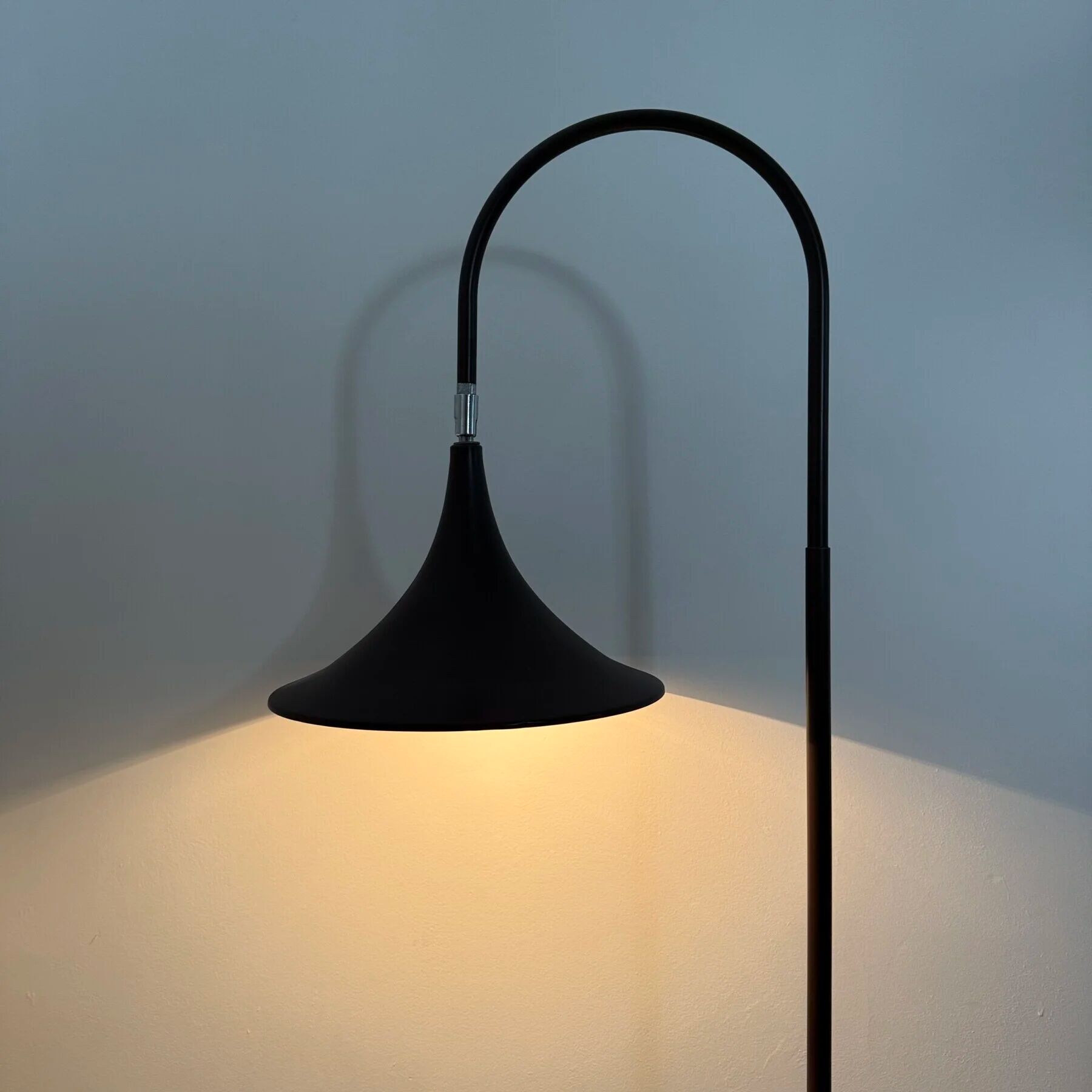Hala Zeist Trumpet brown minimalist floor lamp, 1970s Dutch design
