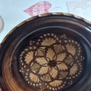 Assiette sculptée en bois