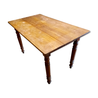Wooden table to relock