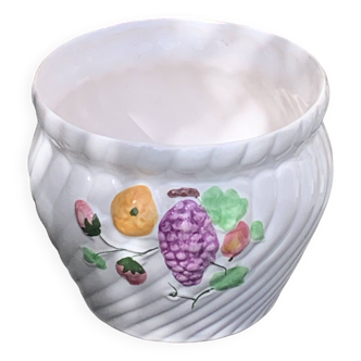 Grand Cache pot barbotine en ceramique émaillée blanc, a decor de fruits vintage