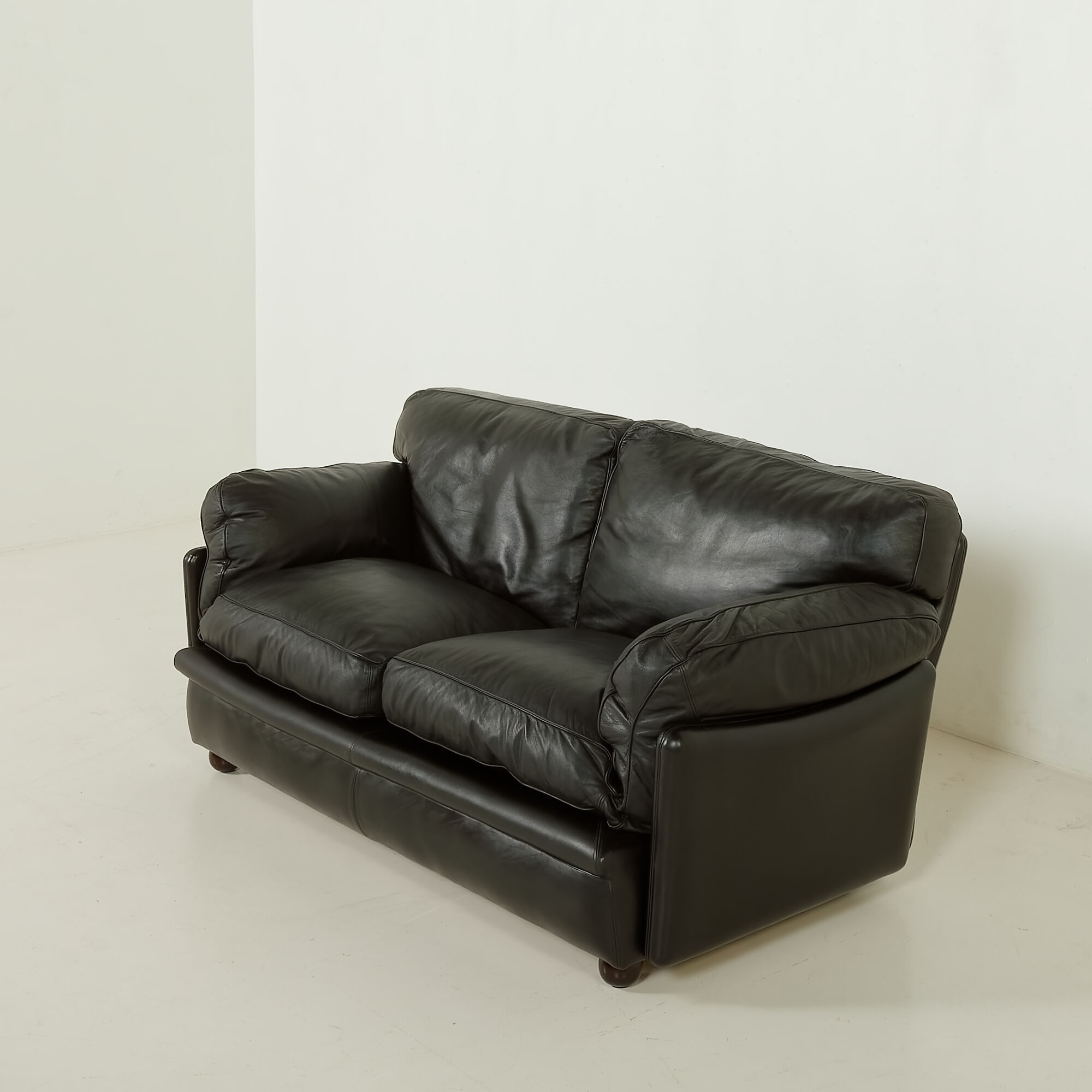 Poppy 2-seater leather sofa by Tito Agnoli for Poltrona Frau, 1970s
