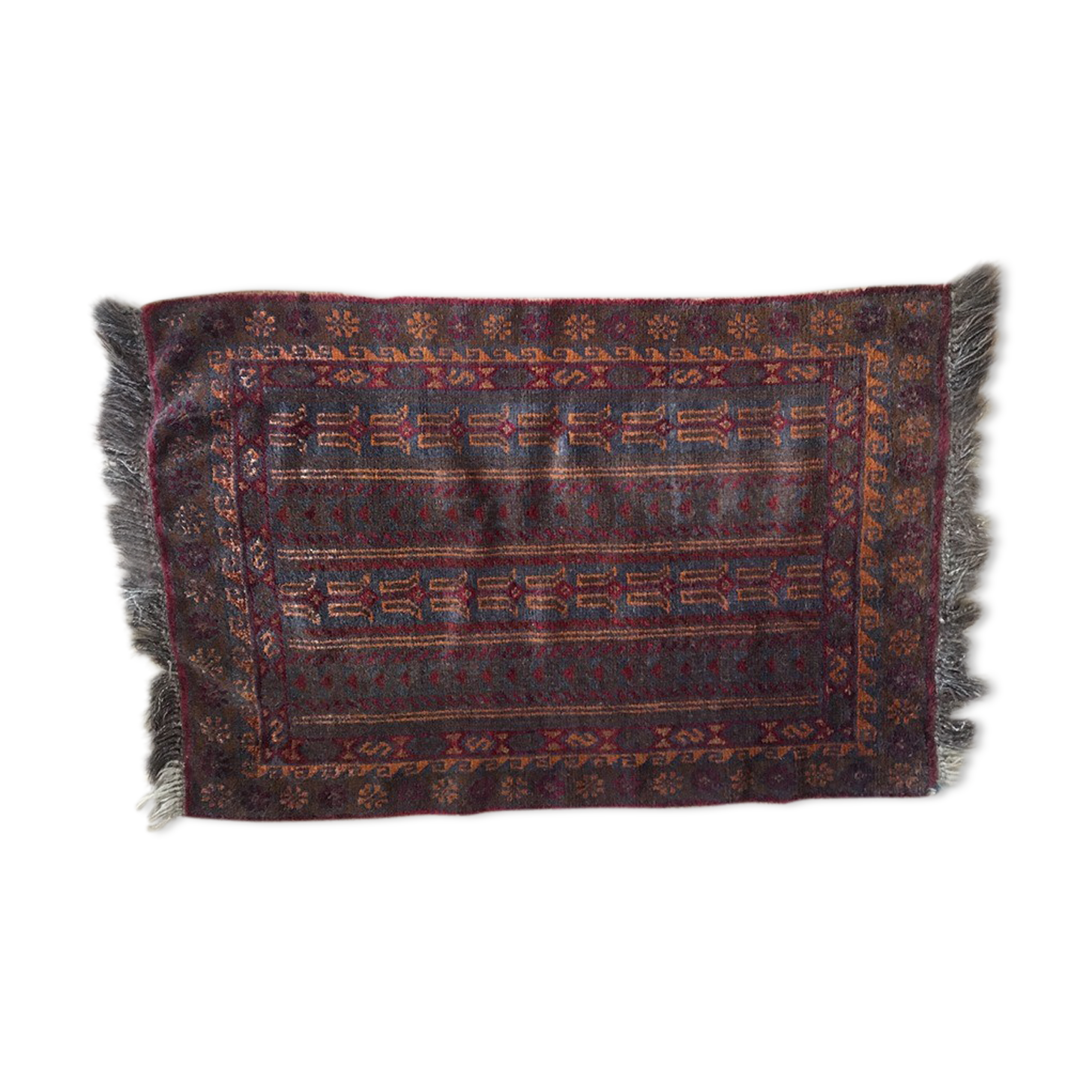 Vintage Persian rug 135cm x 120cm