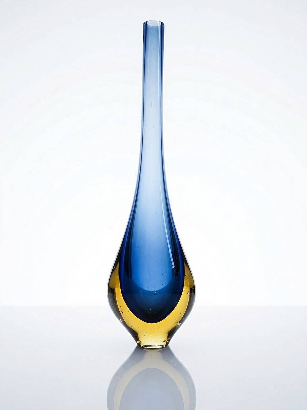 Vase Sommerso Murano att. Flavio Poli, verre bleu et ambre, années 1950-1960