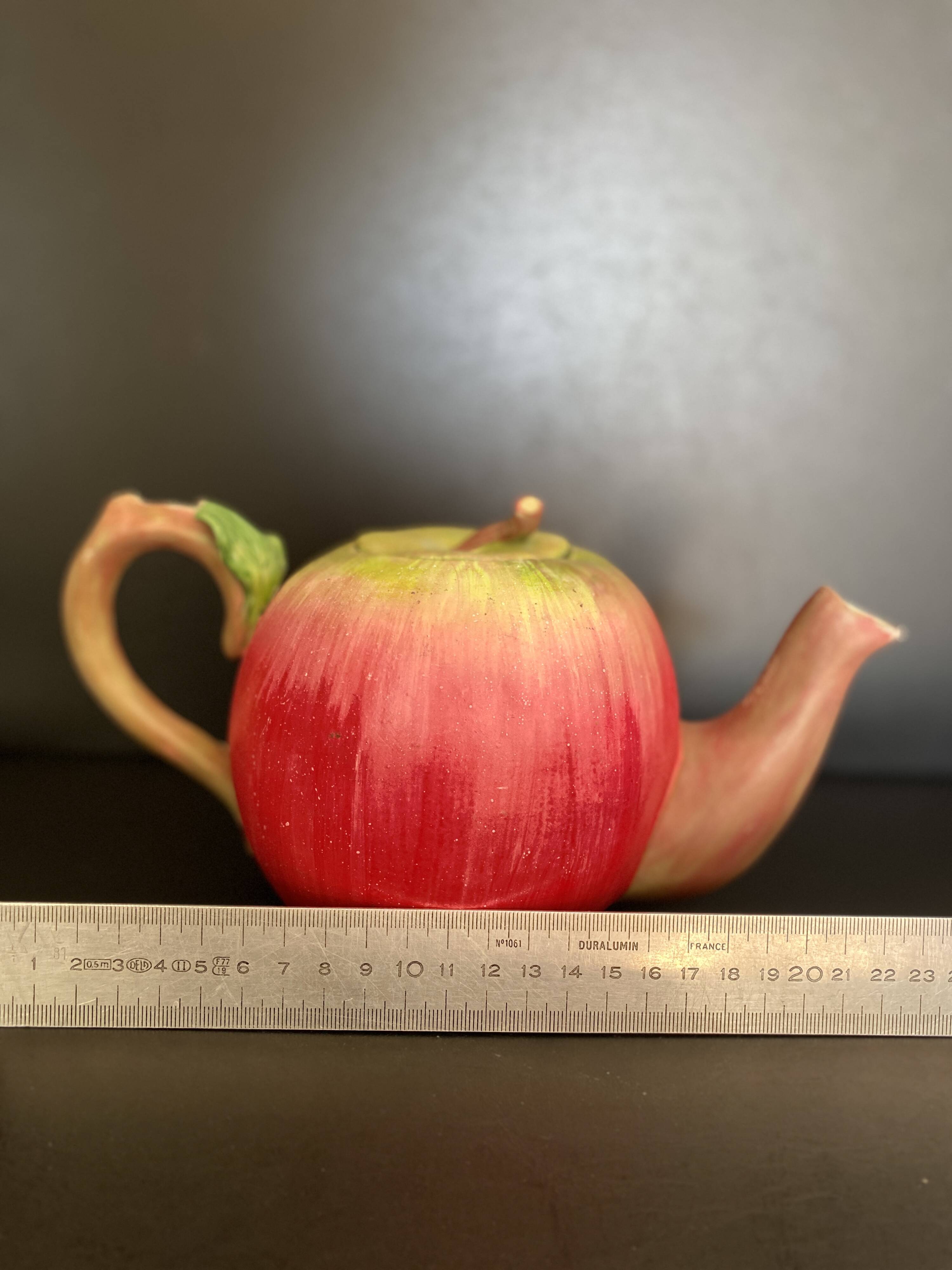 Vintage Apple Teapot in Barbotine – Retro / Cottagecore Decor