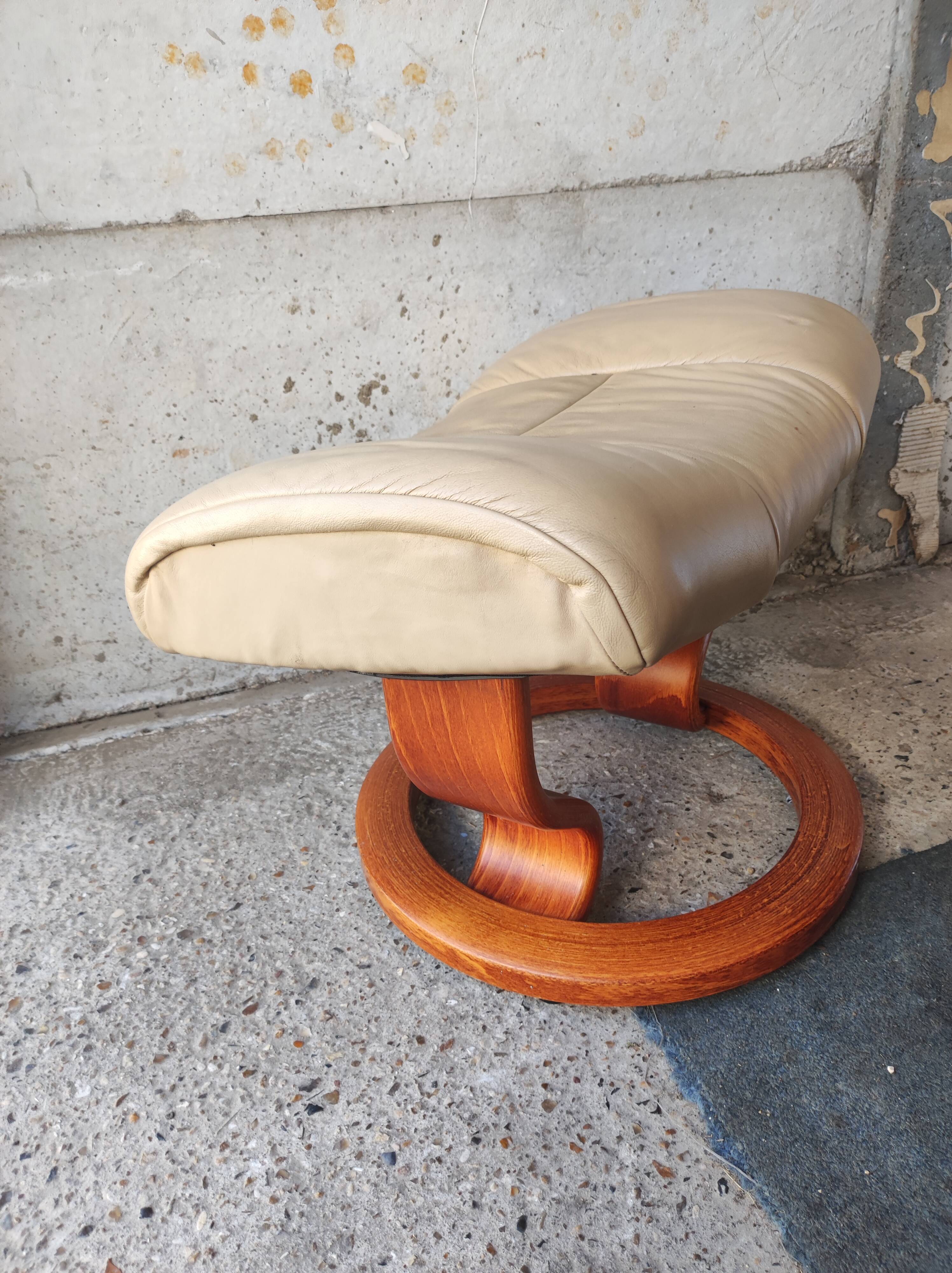 Footrest leather stool and wood relax armchair Sressless