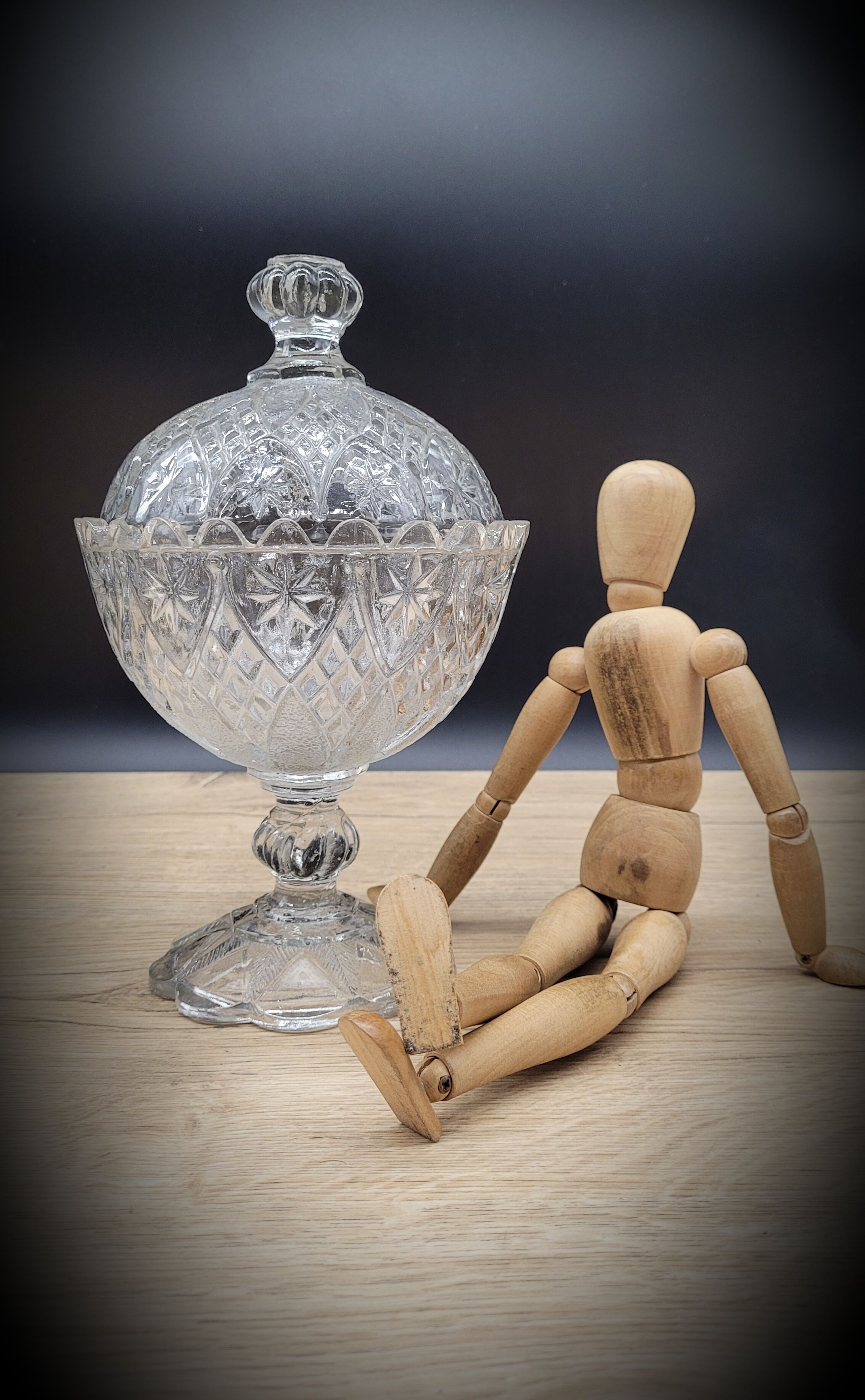Empty pocket chiseled glass