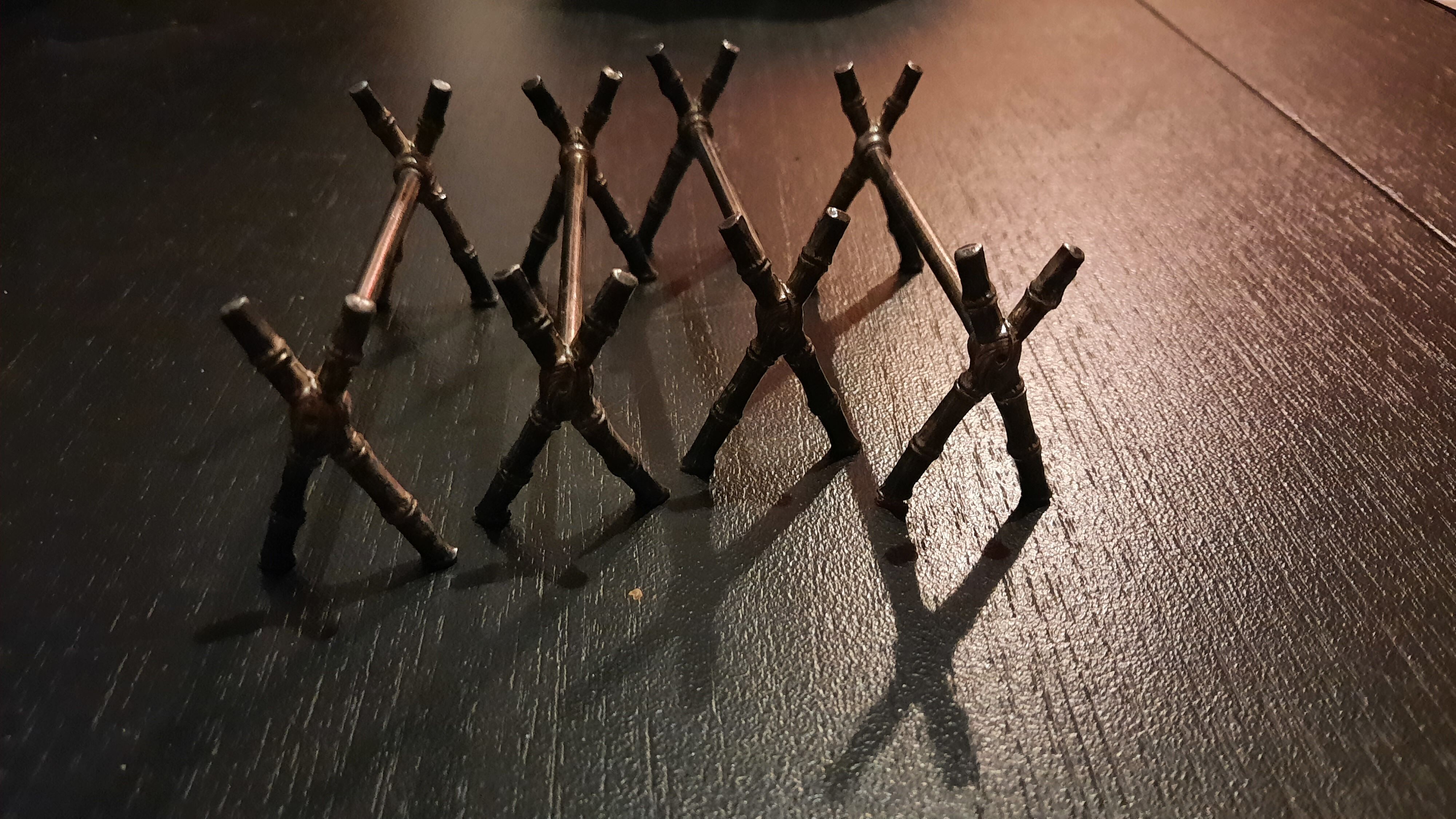 4 silver metal knife holders