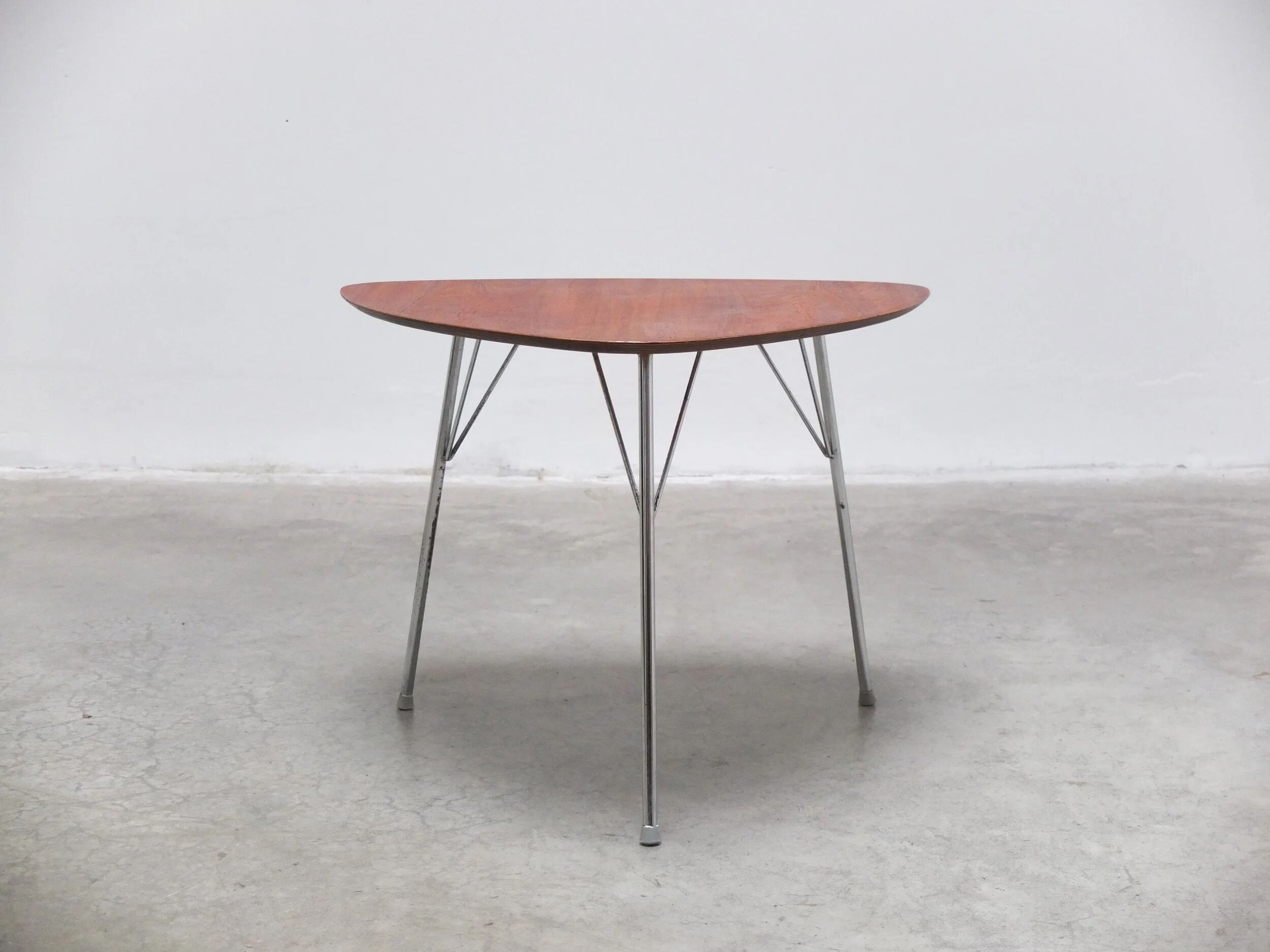 Triangular 'VL1312' side table in teak by Vermund Larsen, 1959