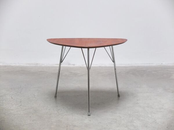 Table d'appoint triangulaire 'VL1312' en teck par Vermund Larsen, 1959