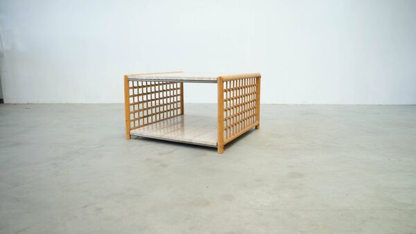 Table basse en travertin et en rotin