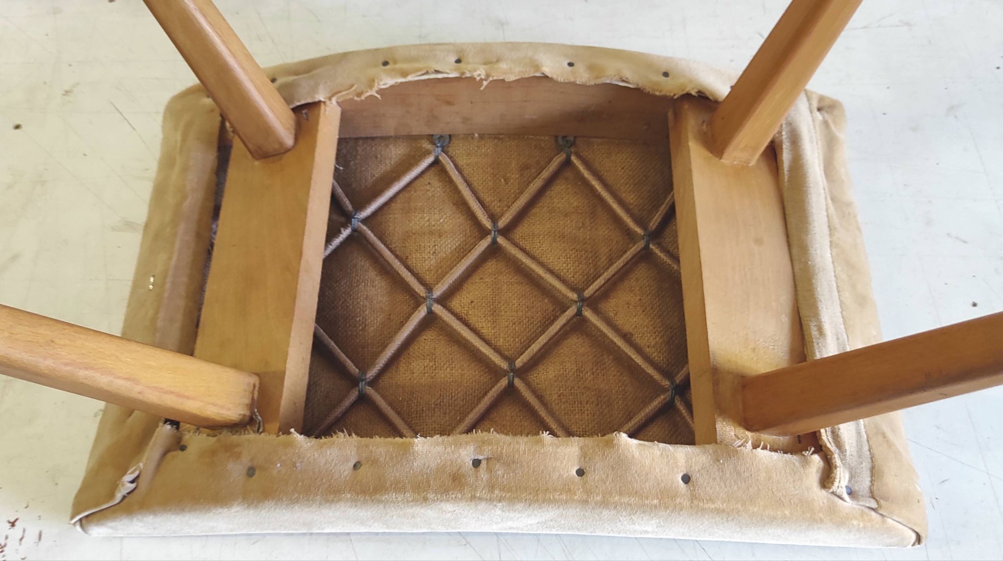 Tabouret moderniste en bois massif - années 50/60