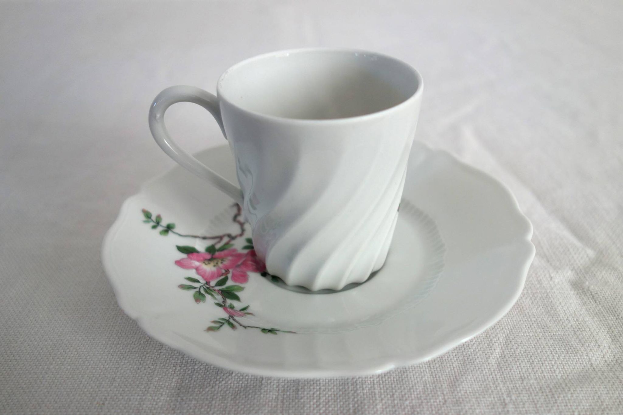 8 tasses à café modèle églantine, Haviland Limoges vintage