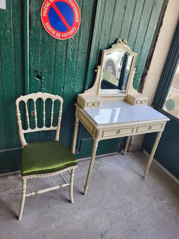 Coiffeuse de toilette avec sa chaise