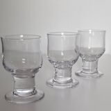 Verres à pied épais vintage