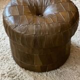 Pouf / coffre en patchwork de cuir kaki style De Sede