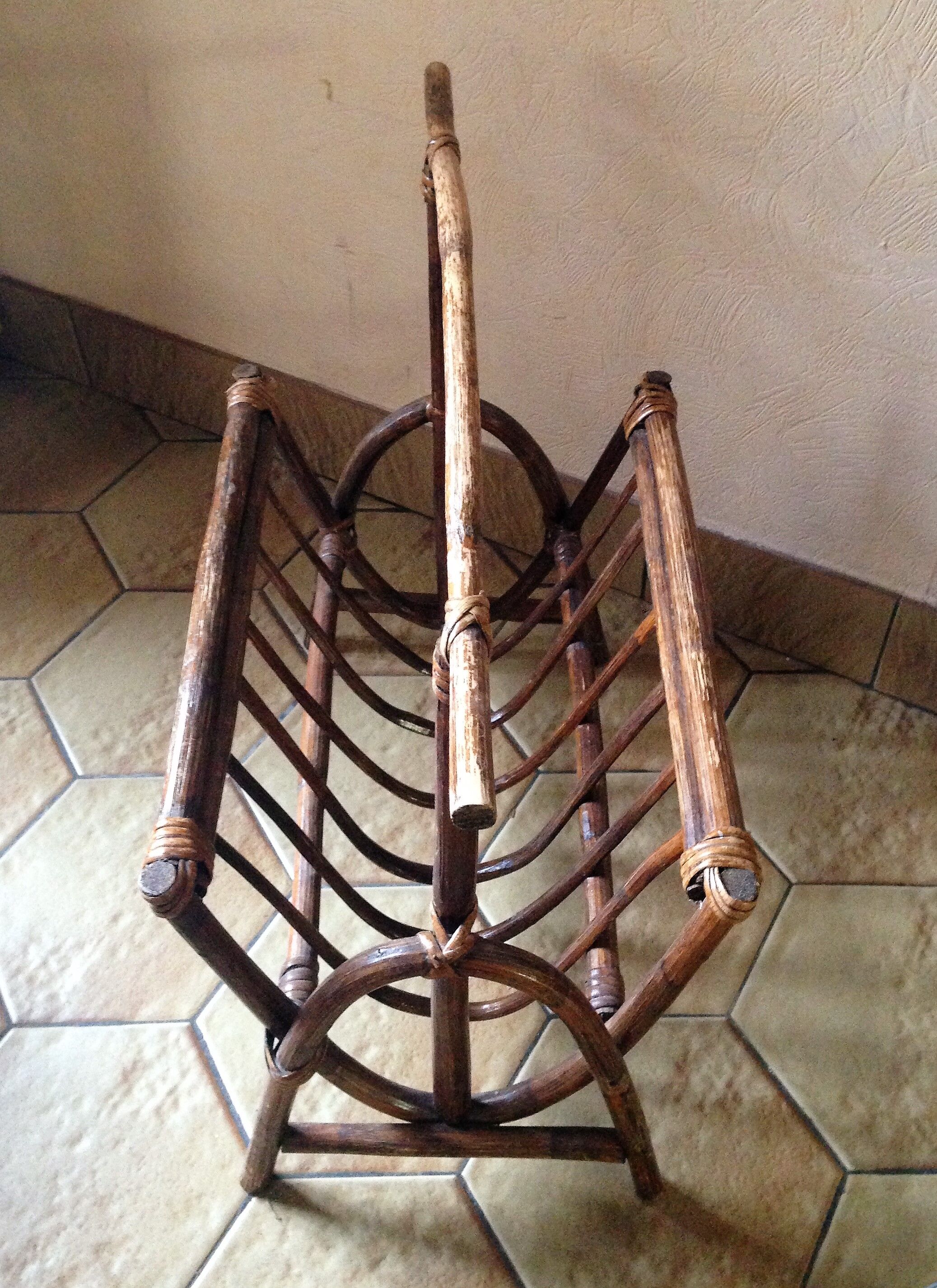 Door old rattan bamboo vintage magazines