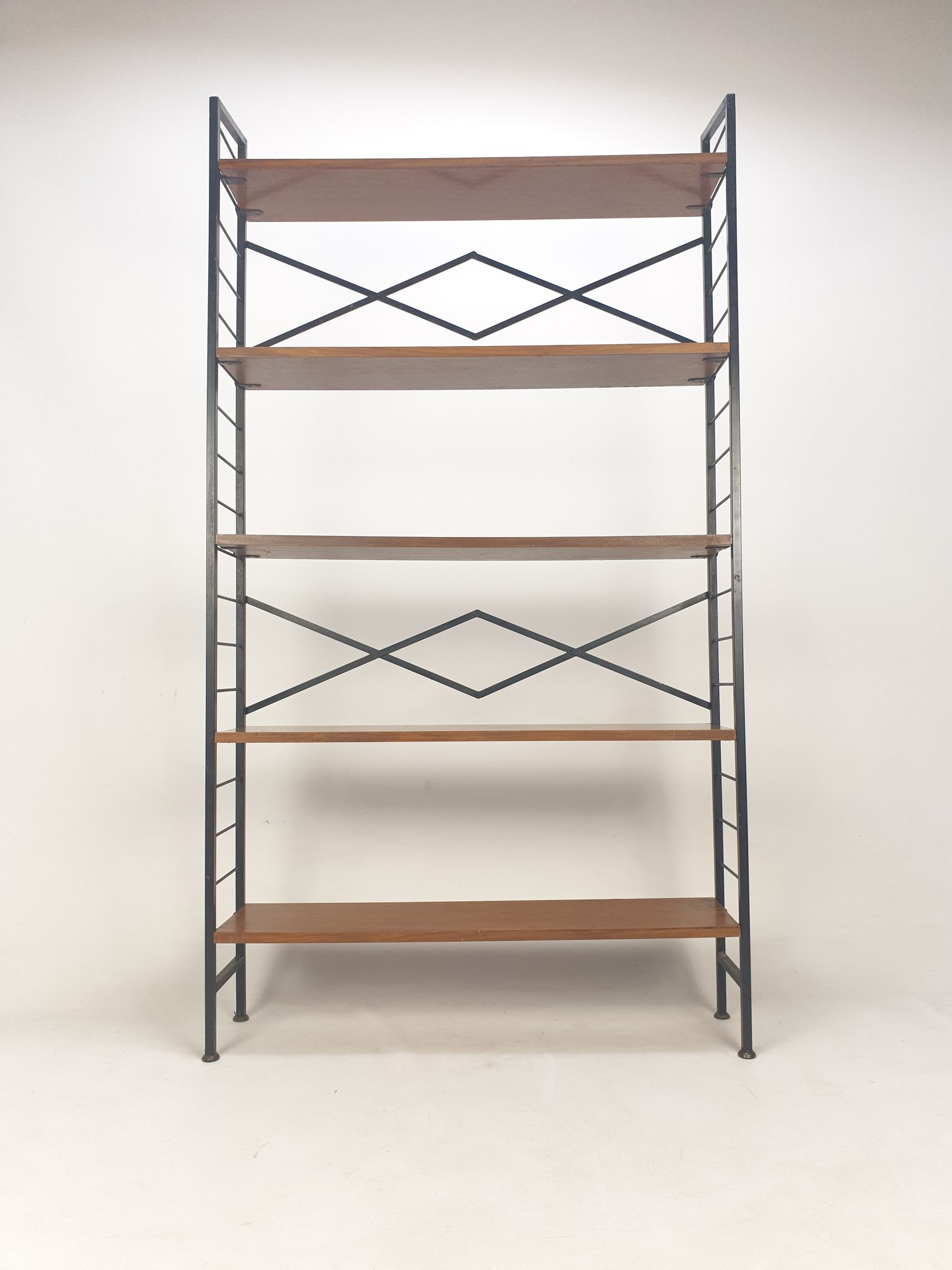 Italian free standing teak shelving unit, 1950