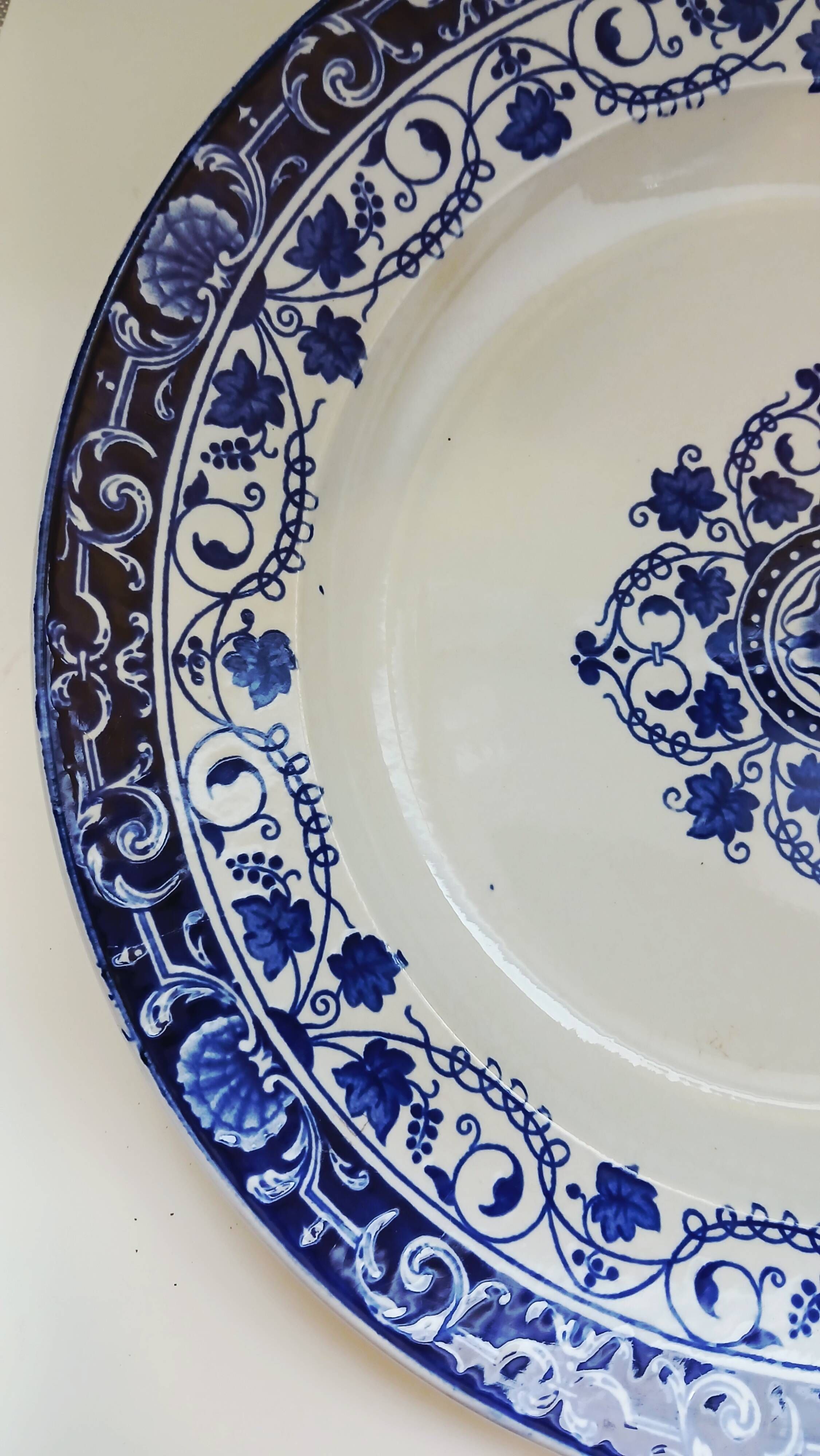 Large dish jules vieillard & cie model "louis xv" 31 cm