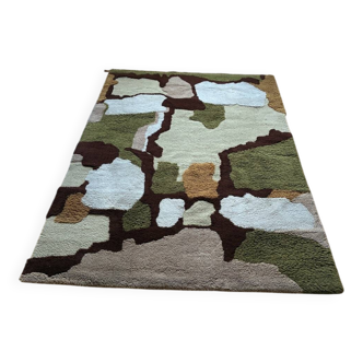 Zirrus rug with 1970s camouflage patterns