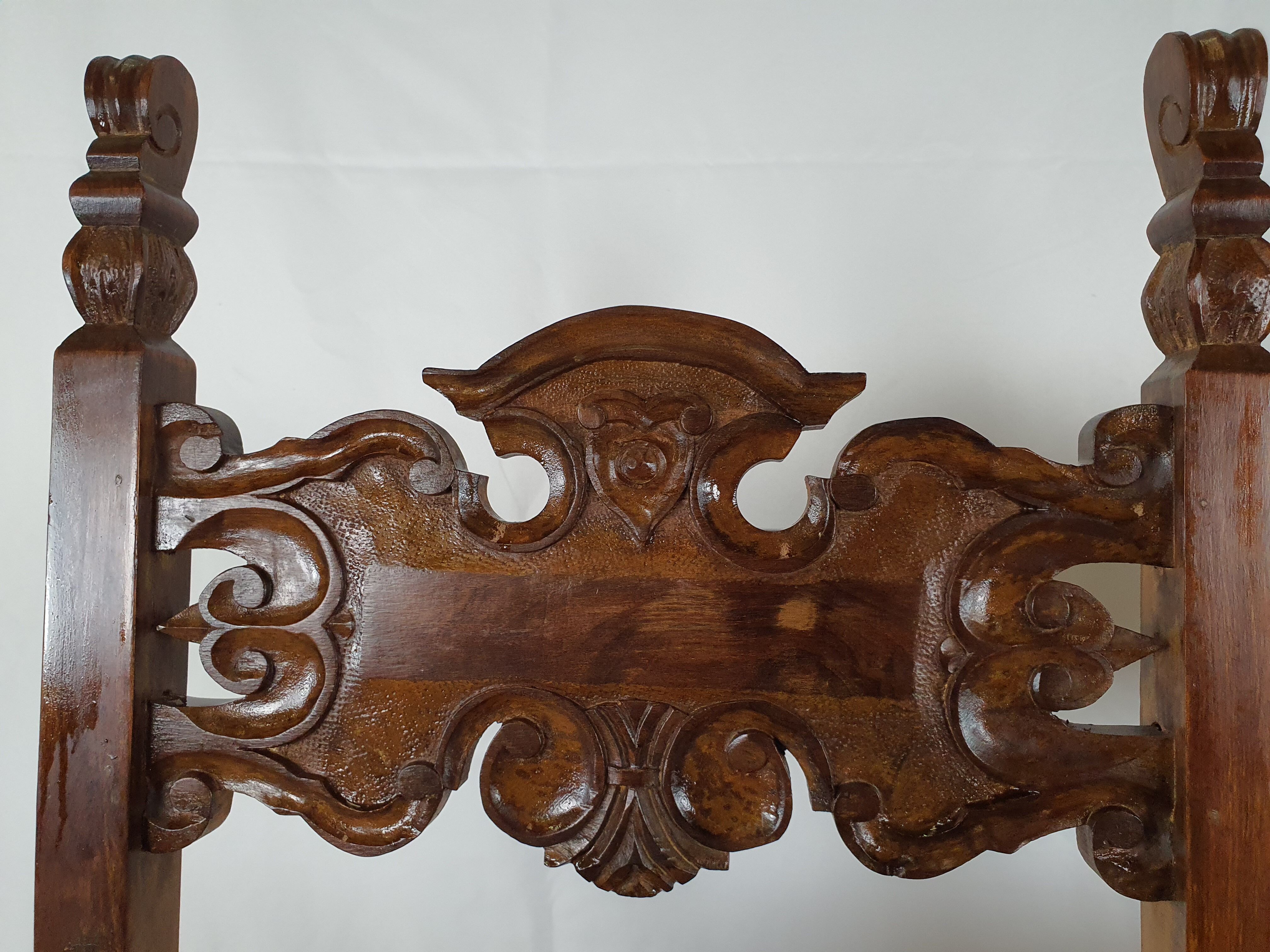 Pair of Renaissance chairs from the early 1900s