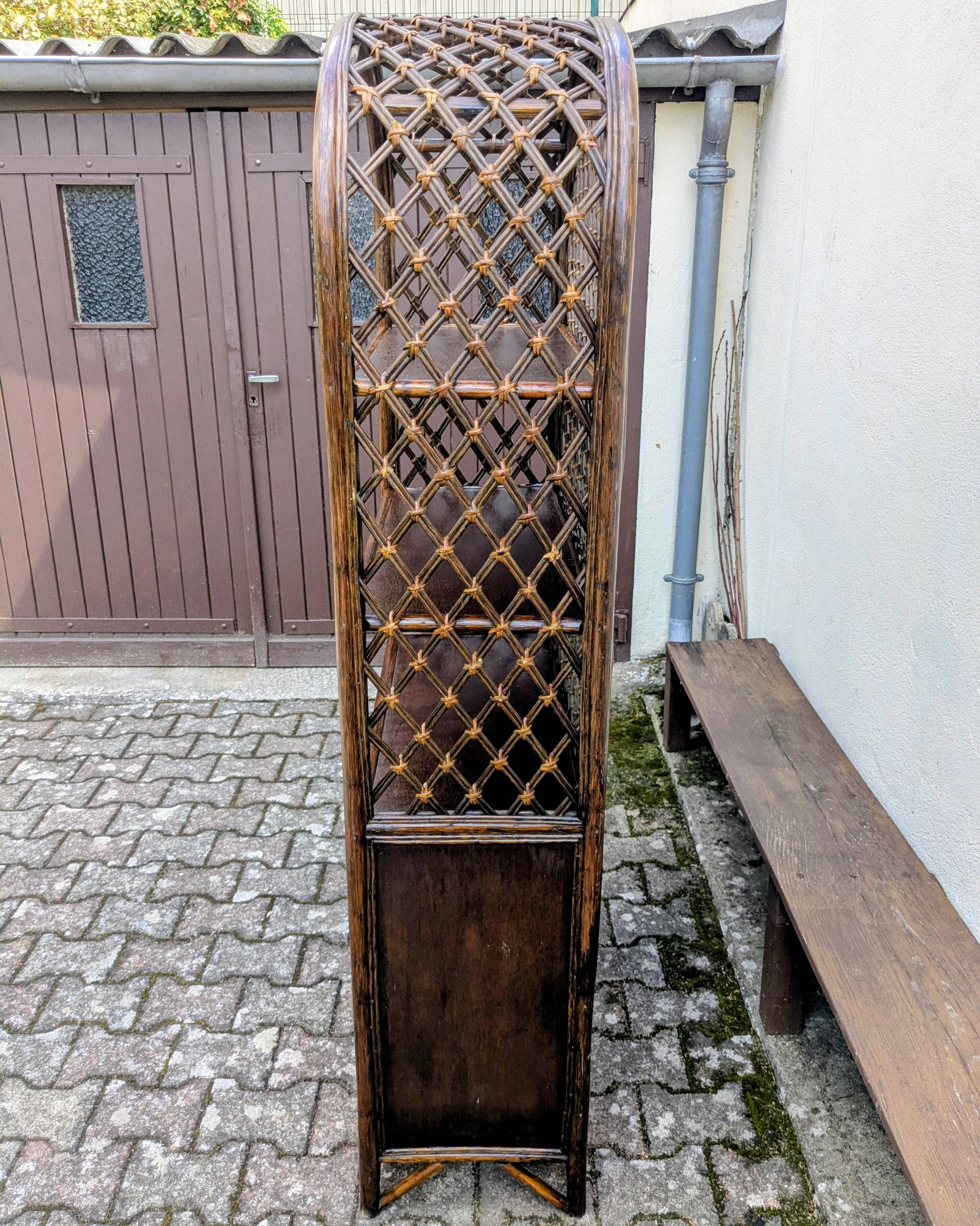Library / Rattan shelf