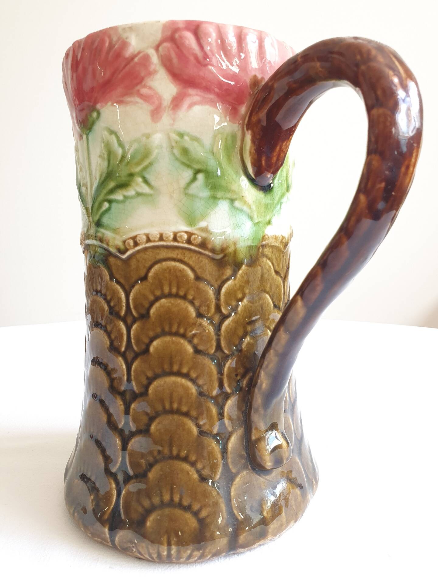 Carafe en barbotine Art nouveau, début XXème