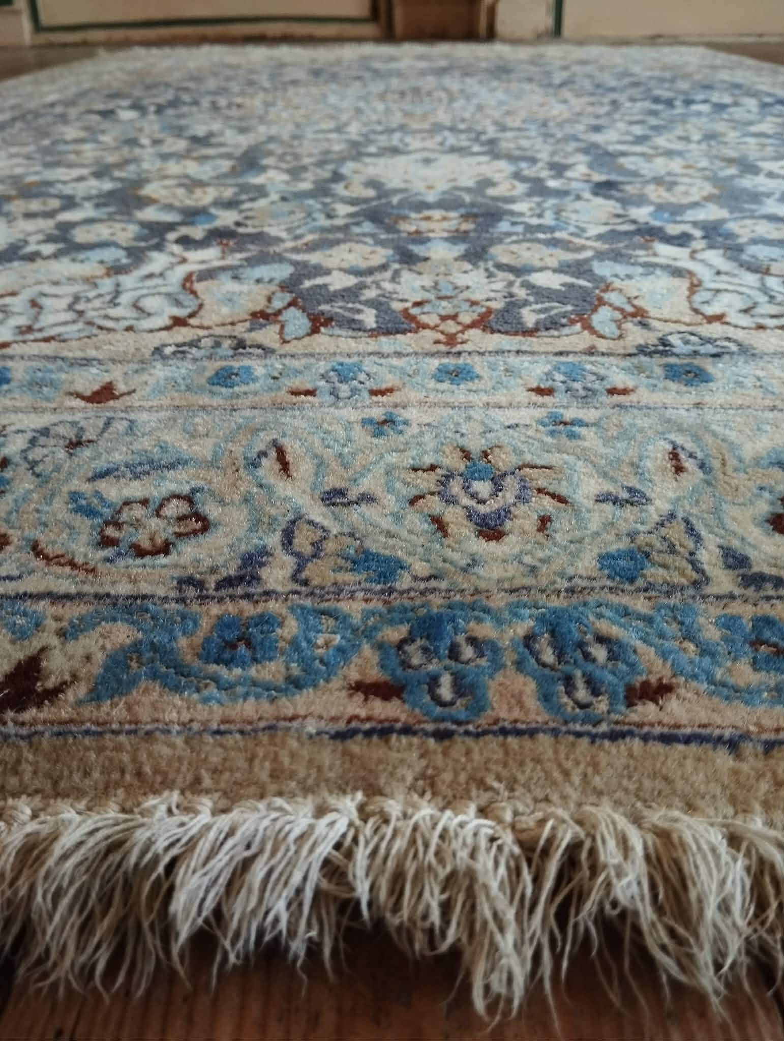 handmade Naïn Persian carpet 192x125cm