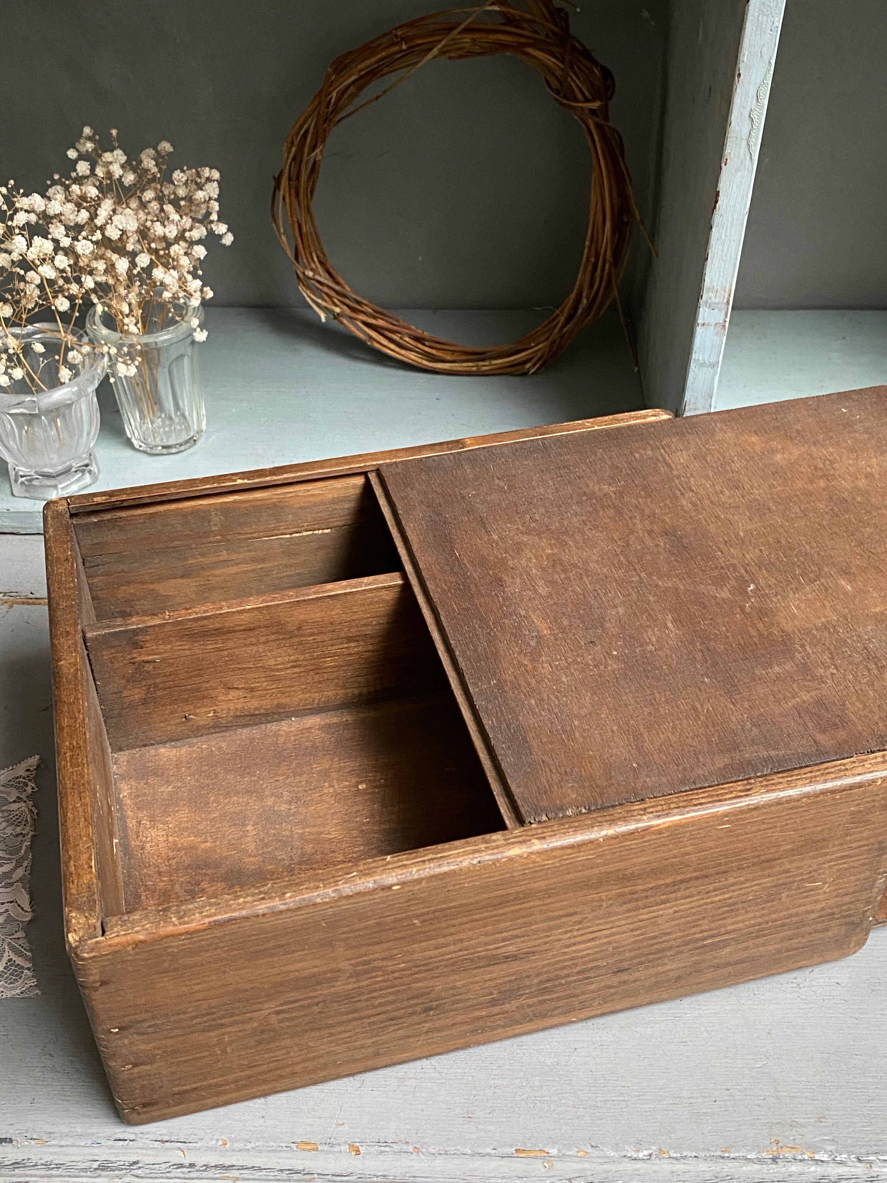 Two-sided sewing box