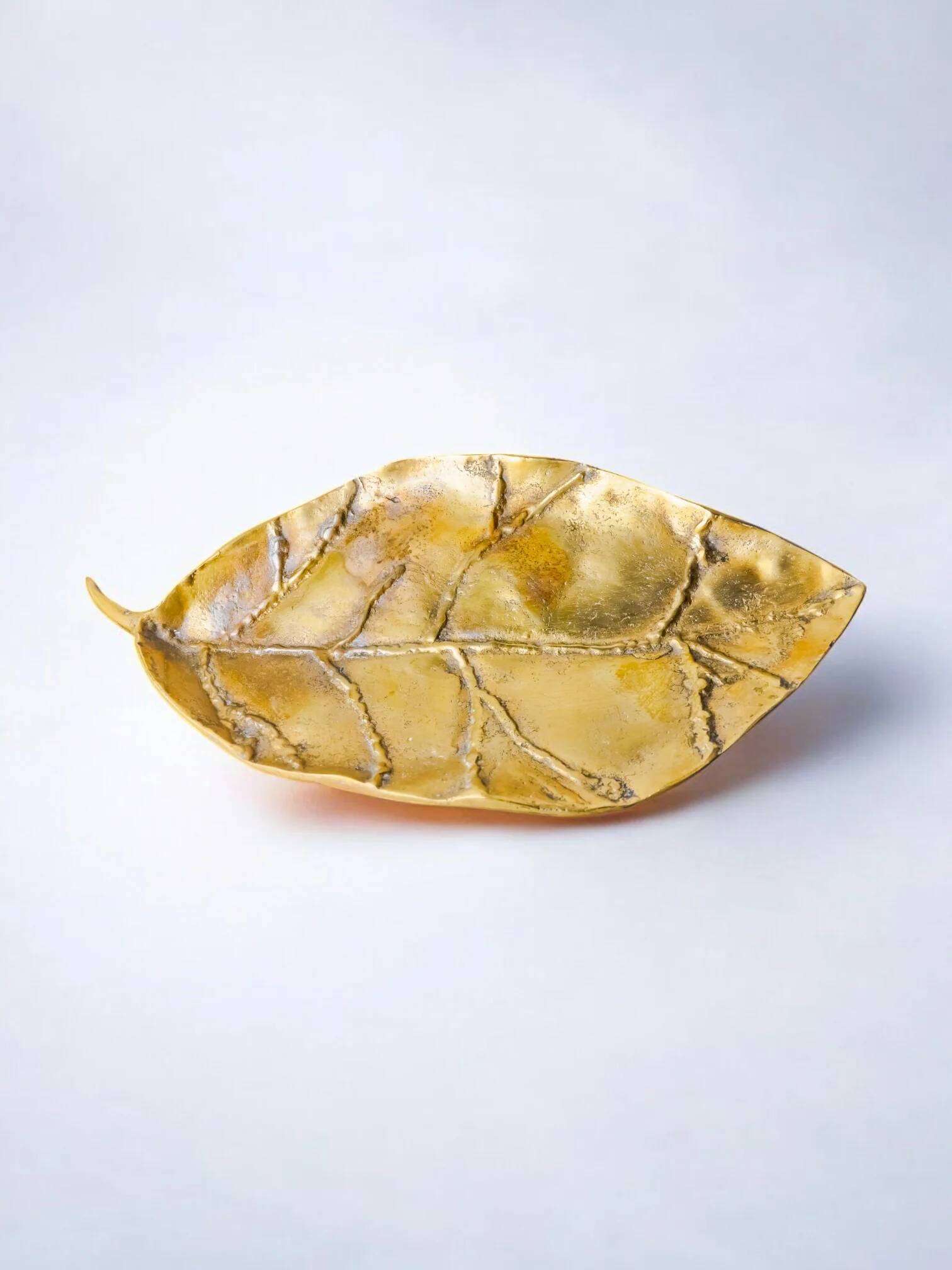 Brutalist leaf tray by David Marshall in bronze, 1980s