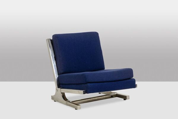 Paire de chauffeuses et pouf en acier chromé. Années 70, Valérian Rybar