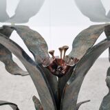 Table basse à fleurs en acier sculpté, années 1970