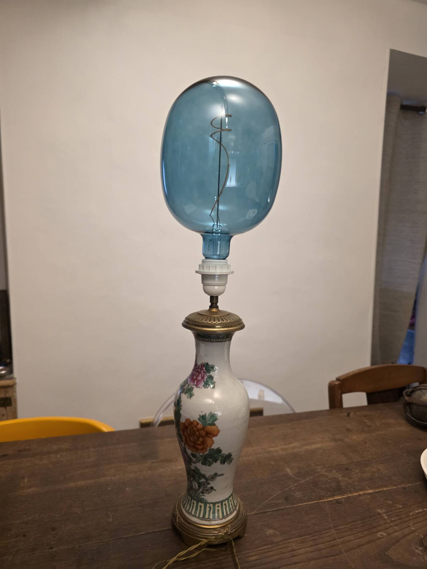 Ceramic and bronze lamp, 19th century.