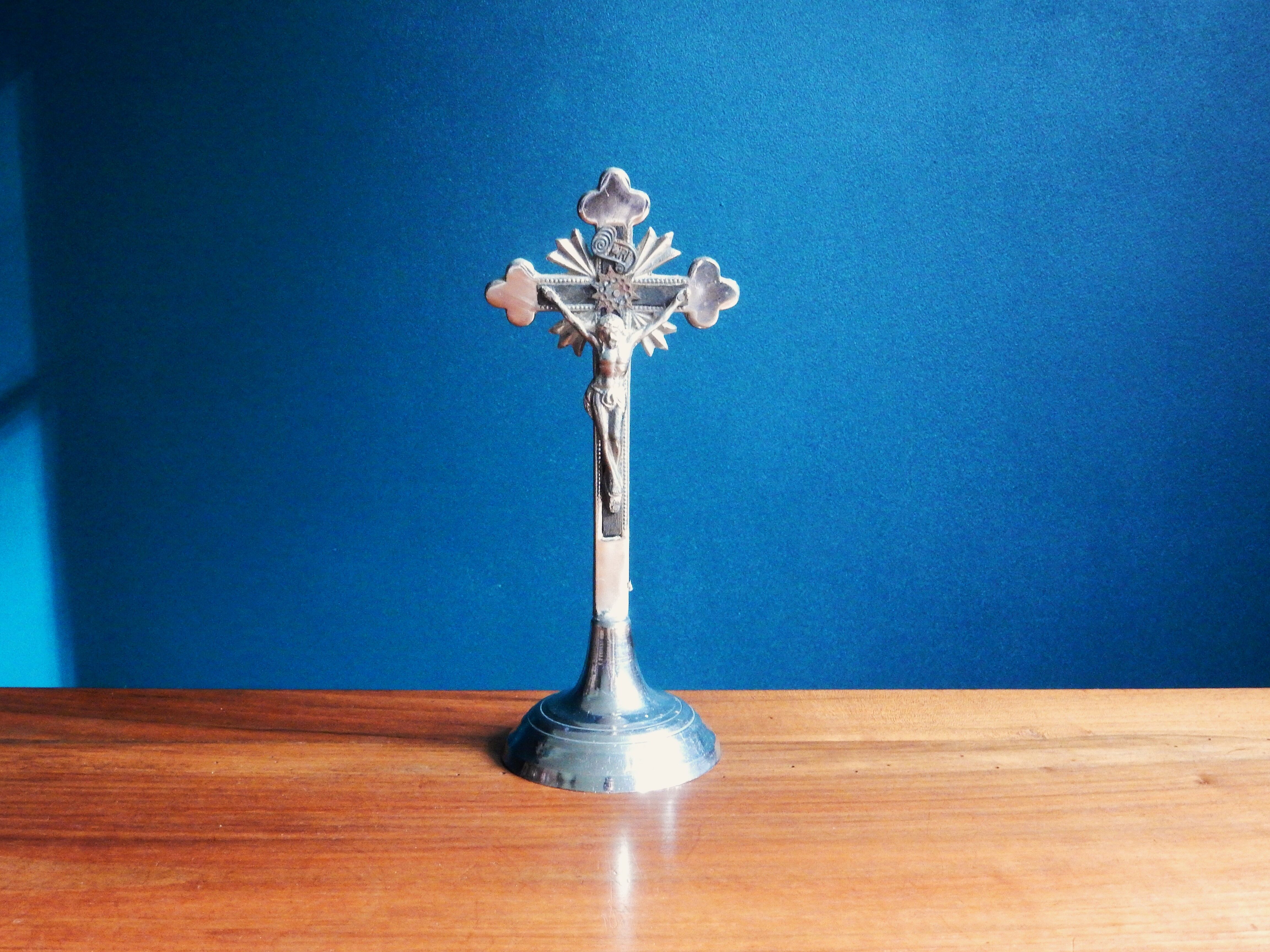 Metal table altar crucifix